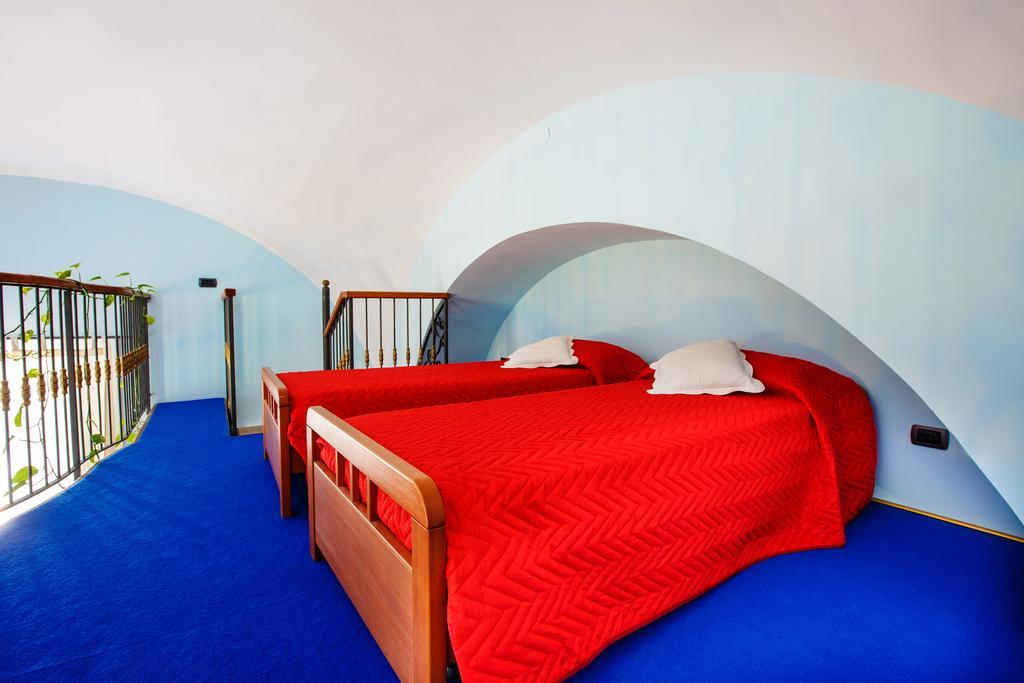 לינה וארוחת בוקר מסה לוברנסה Relais Il Pennino מראה חיצוני תמונה