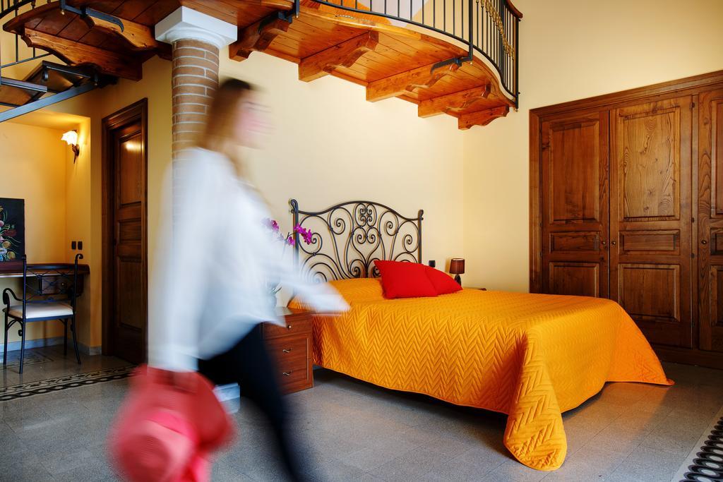 לינה וארוחת בוקר מסה לוברנסה Relais Il Pennino מראה חיצוני תמונה