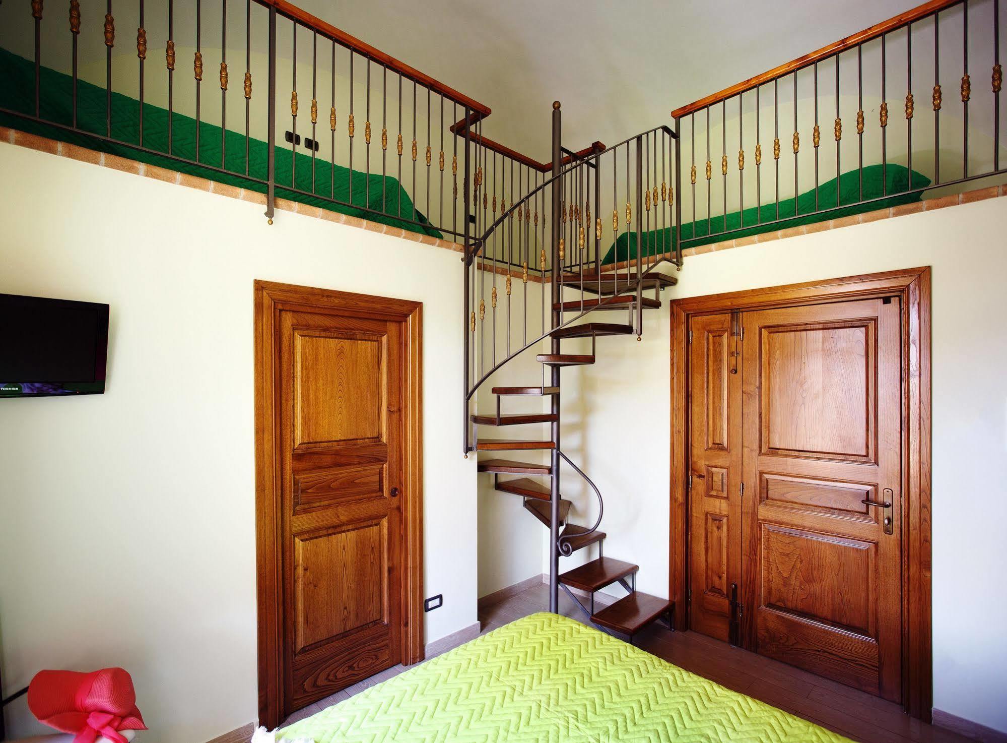 לינה וארוחת בוקר מסה לוברנסה Relais Il Pennino מראה חיצוני תמונה