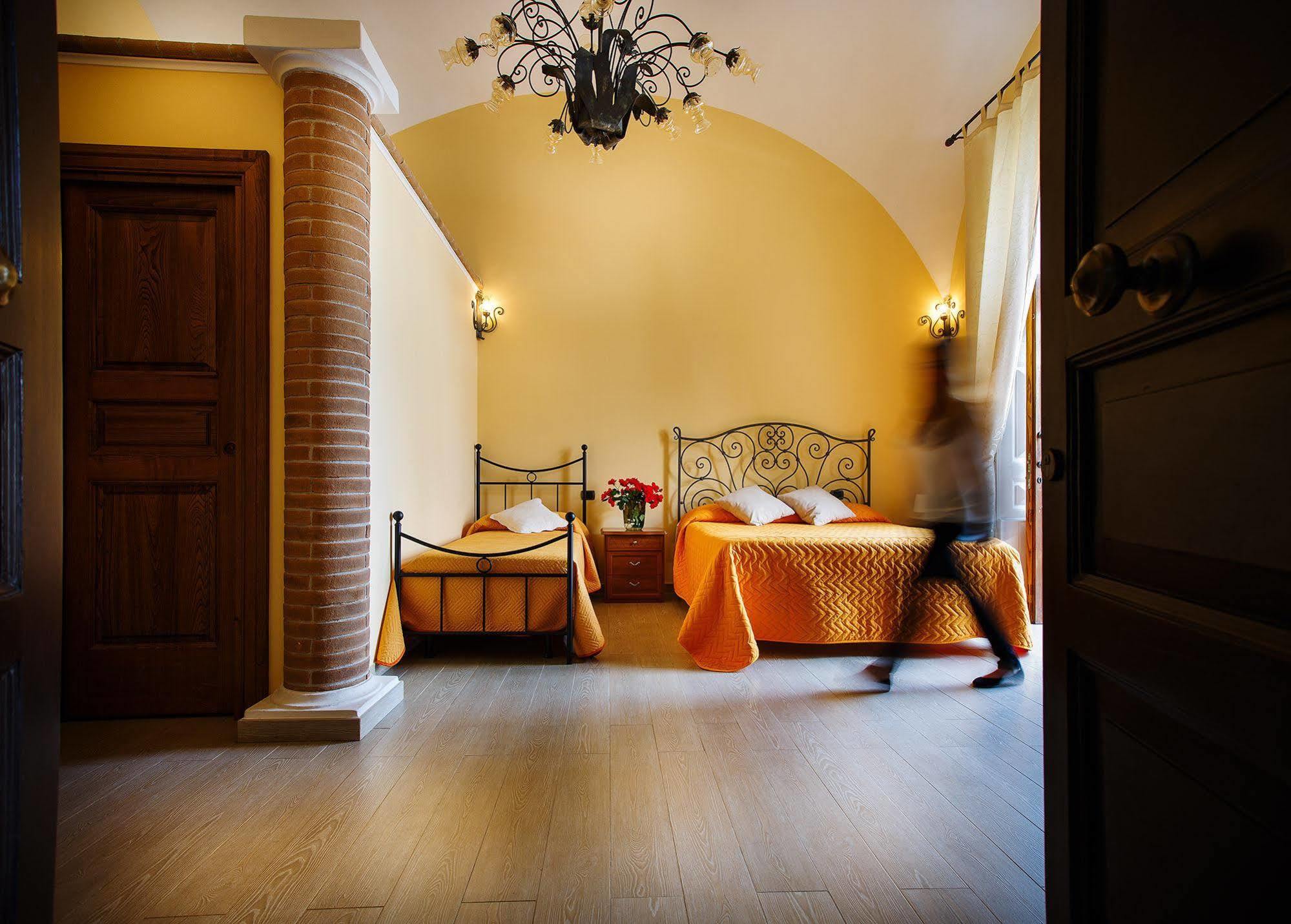 לינה וארוחת בוקר מסה לוברנסה Relais Il Pennino מראה חיצוני תמונה