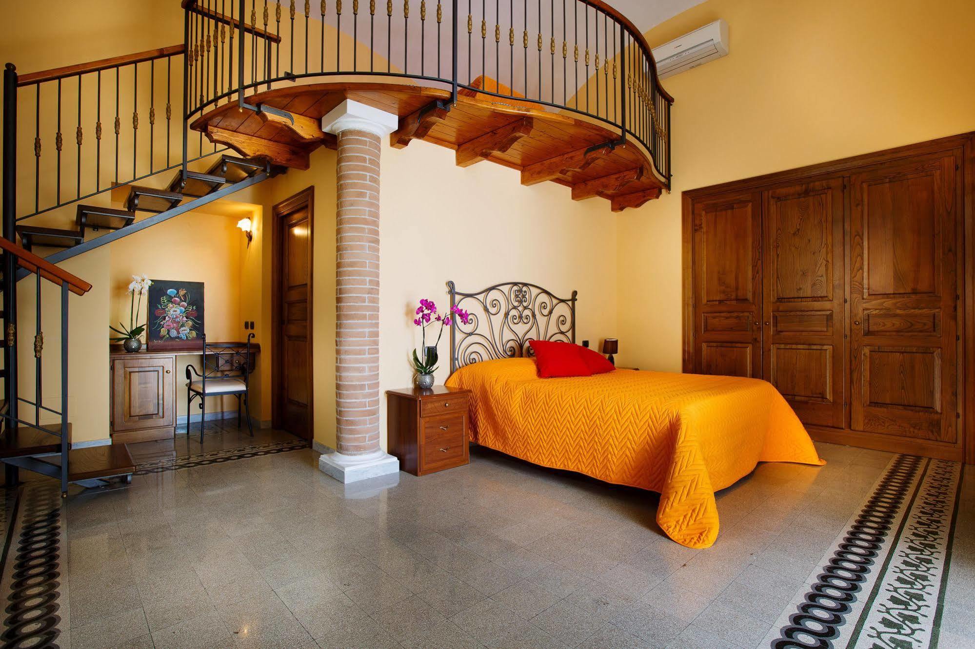 לינה וארוחת בוקר מסה לוברנסה Relais Il Pennino מראה חיצוני תמונה