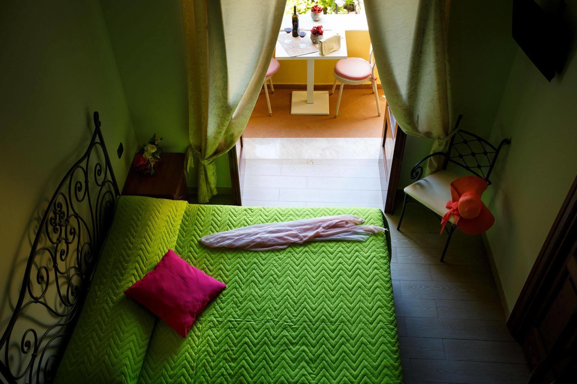 לינה וארוחת בוקר מסה לוברנסה Relais Il Pennino מראה חיצוני תמונה